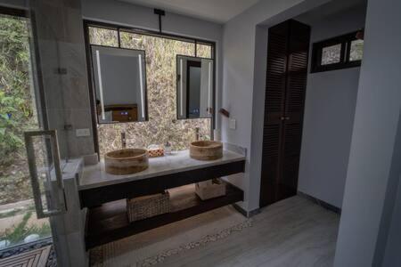 Modern Villa Overlooking Macal River Valley Benque Viejo del Carmen エクステリア 写真