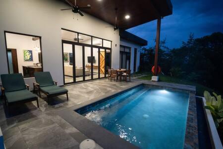 Modern Villa Overlooking Macal River Valley Benque Viejo del Carmen エクステリア 写真
